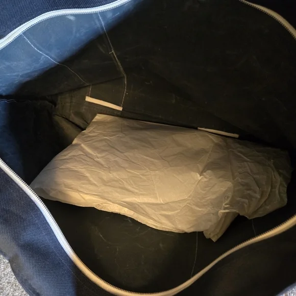 Stylish Blue and White Tote Bag - Picture 4 of 5